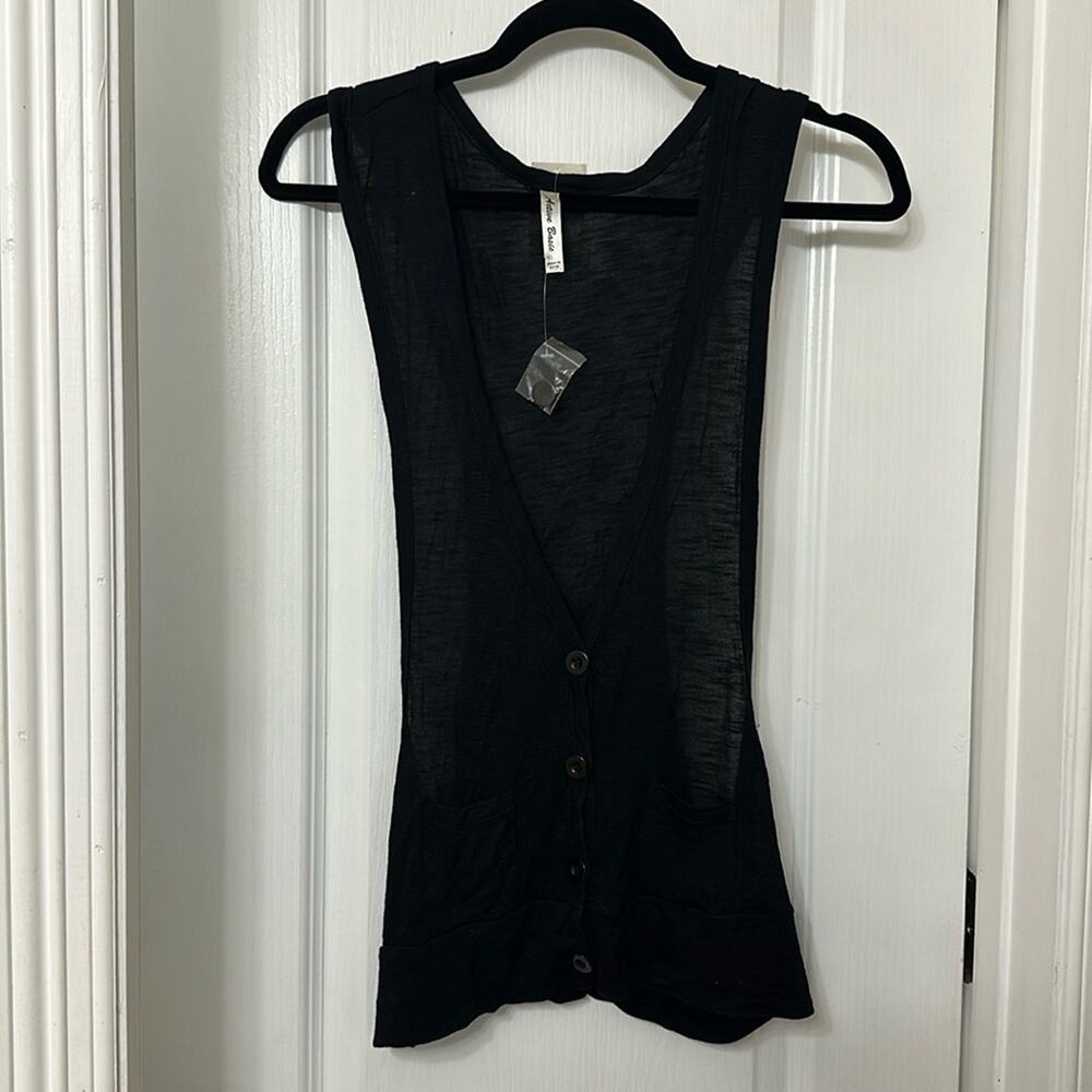 Basic black vest size m
